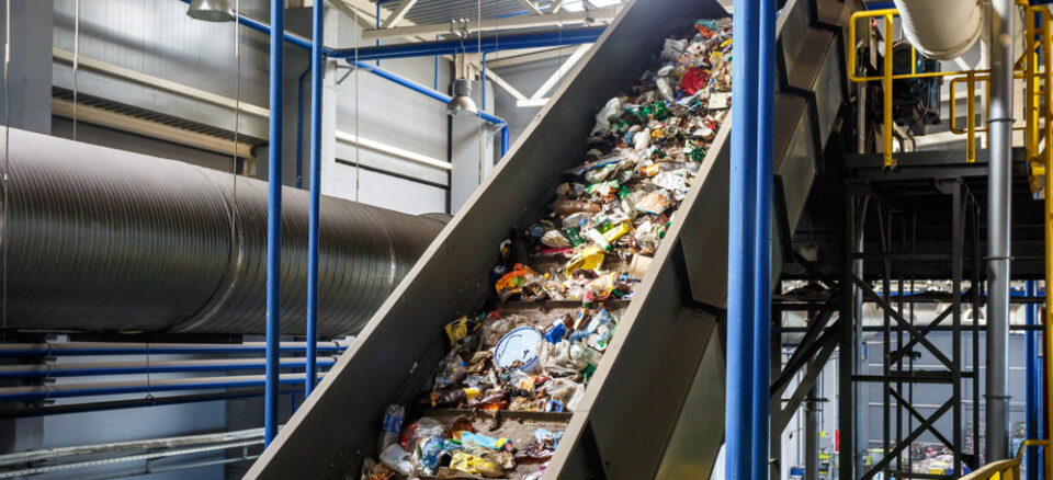 Recycling facility conveyer belt