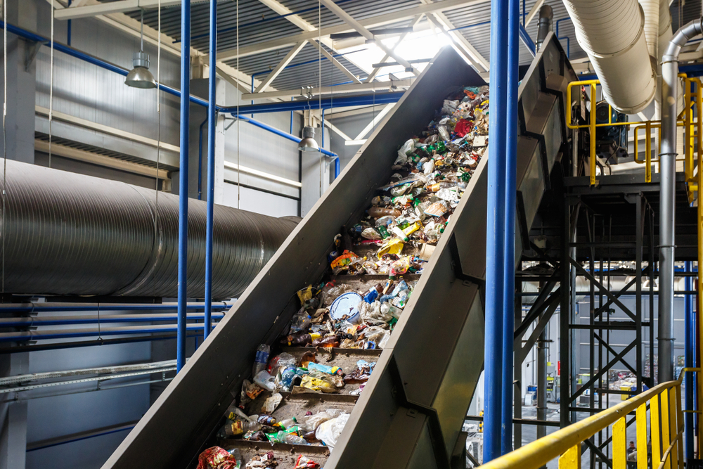 Recycling facility conveyer belt