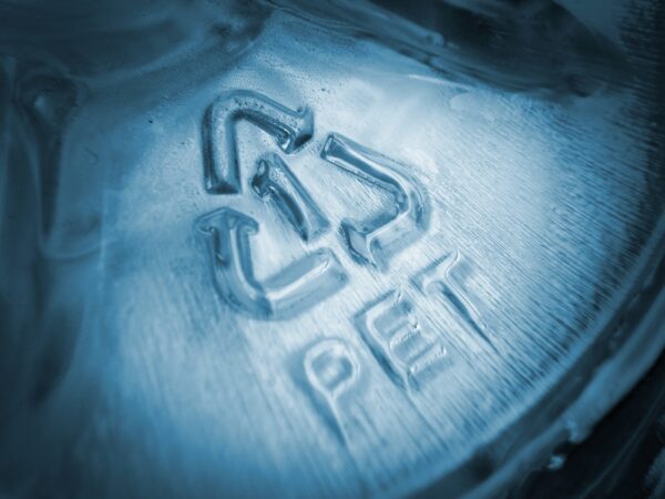 Picture of PET recycling symbol: The number one inside of chasing arrows.