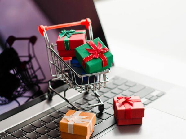 Black friday mini shopping bags in cart on the keyboard Online shopping ideas and home delivery services during the holidays.