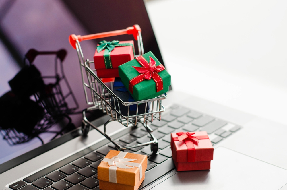 Black friday mini shopping bags in cart on the keyboard Online shopping ideas and home delivery services during the holidays.